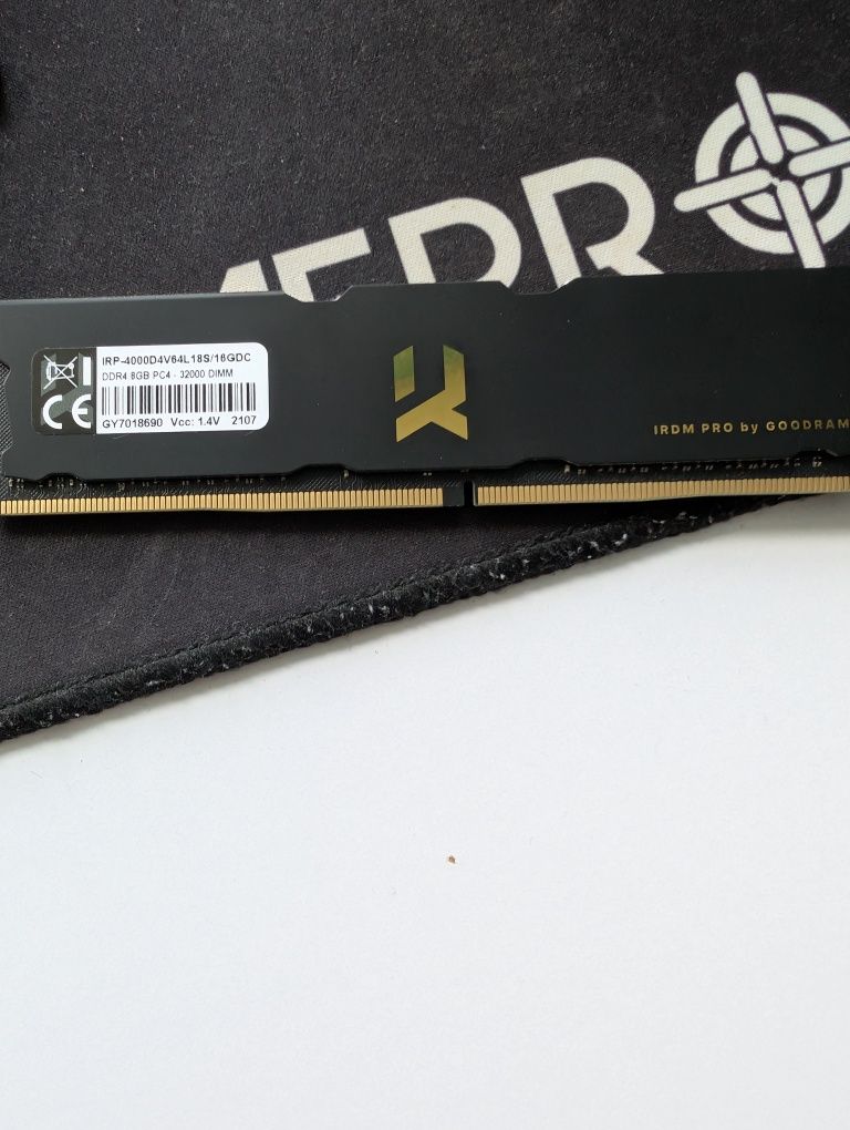 оперативна память IRDM PRO by GOODRAM ddr4 4000hz 16gb