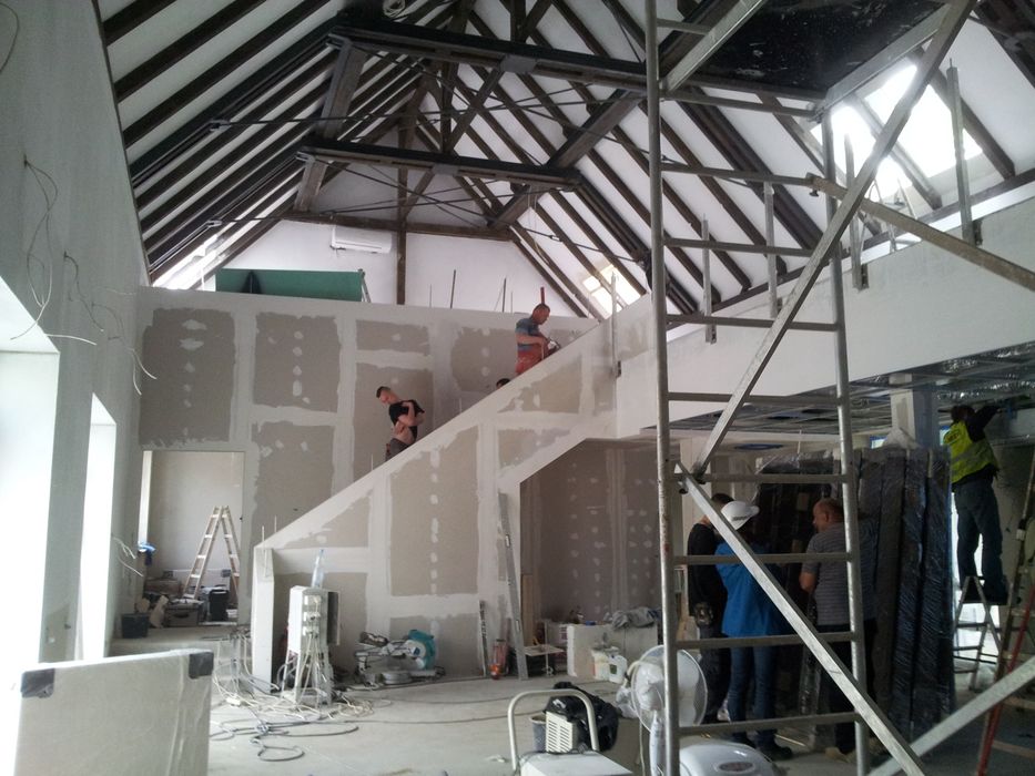 Malowanie, szpachlowanie, tapety natryskowe, wykończenia wnętrz.