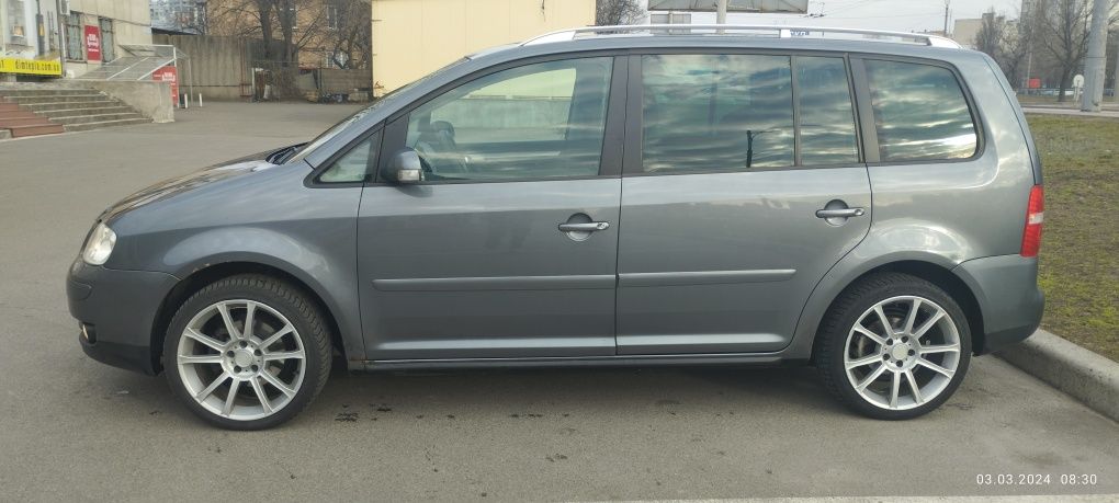 Фольксваген Тауран 2.0tDI 2004