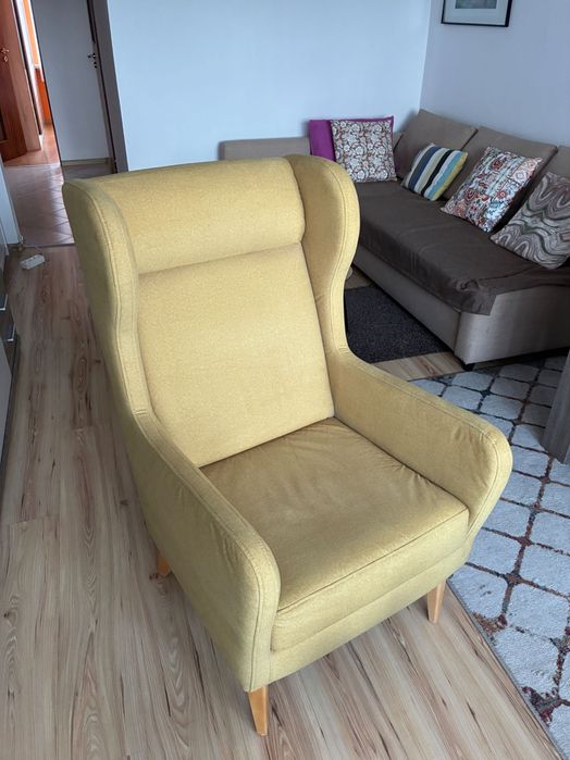 Fotel uszak z Agatą Mebke kolor miodowy