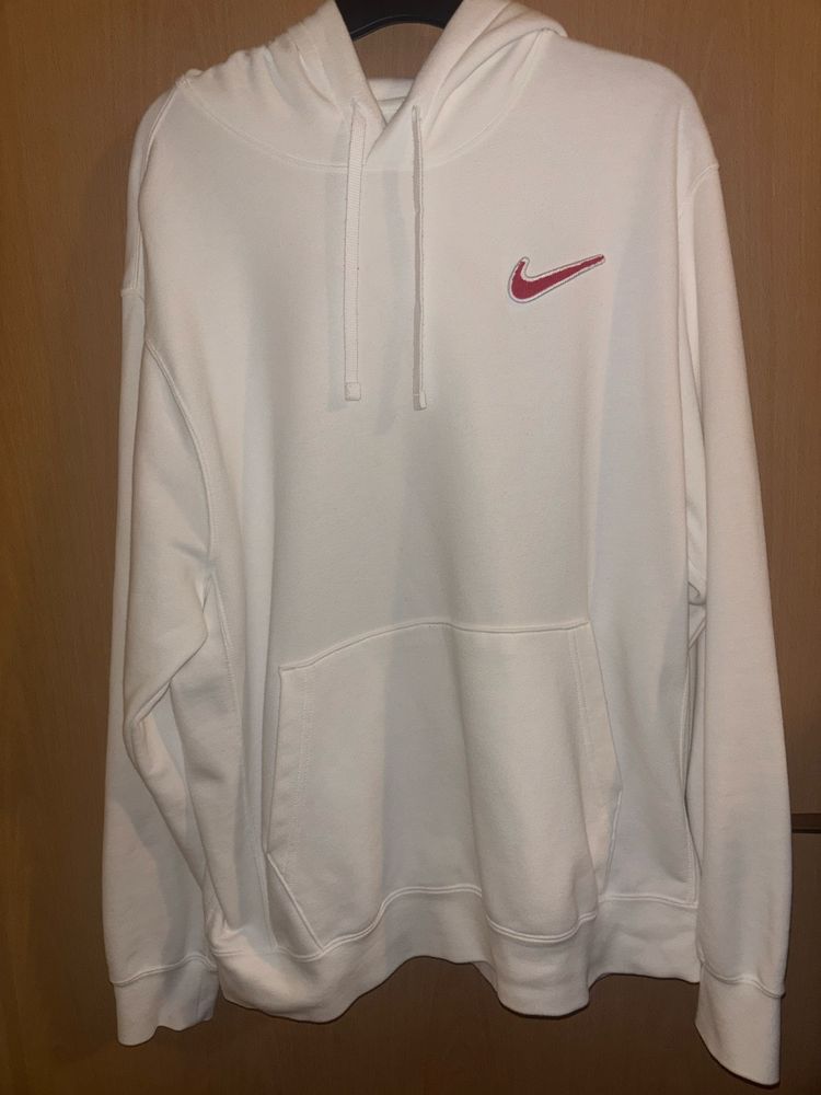 Nowa Biała bluza z kapturem Nike z sercem- Nike Sportswear