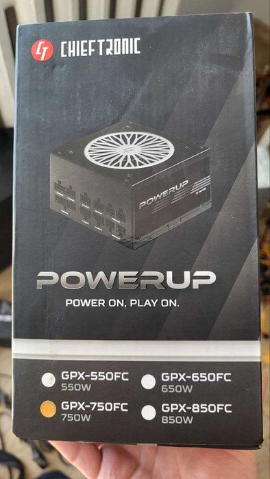 Блок питания Chieftec GPX-750FC 750 ват  (В состоянии нового)
