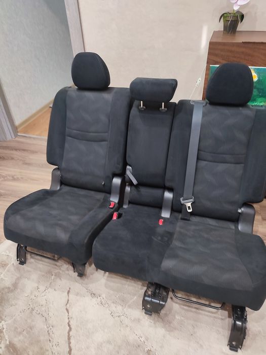 Продам комплект сидінь Nissan Rogue 2016 року.