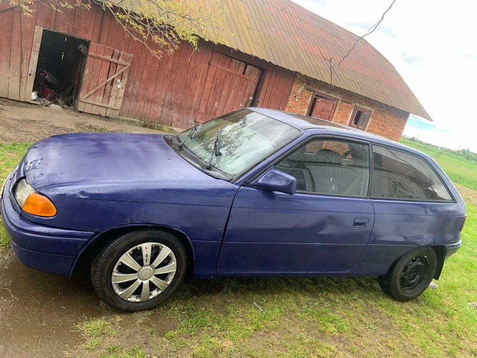 Опель в легковому авто