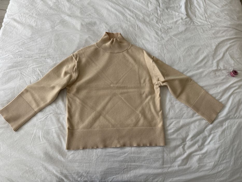 Светр бежевого кольору розмір xs/s