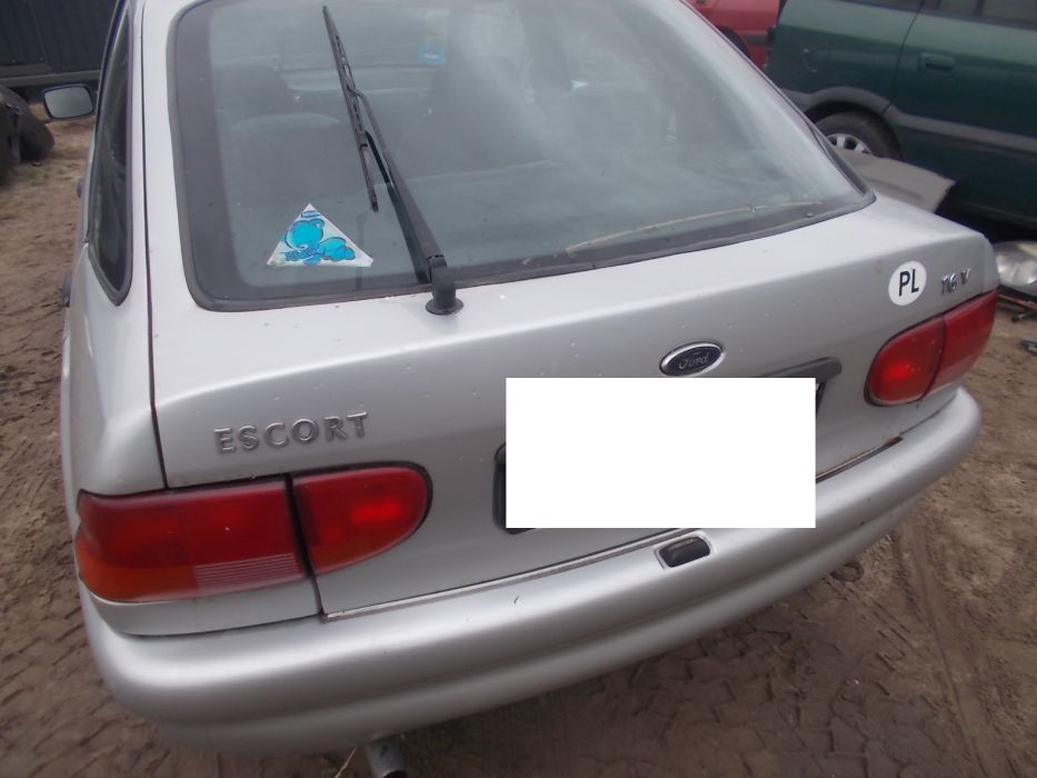 Ford Escort 1.4 benzyna przeznaczony na części 8V srebrny 5 drzwi MK7