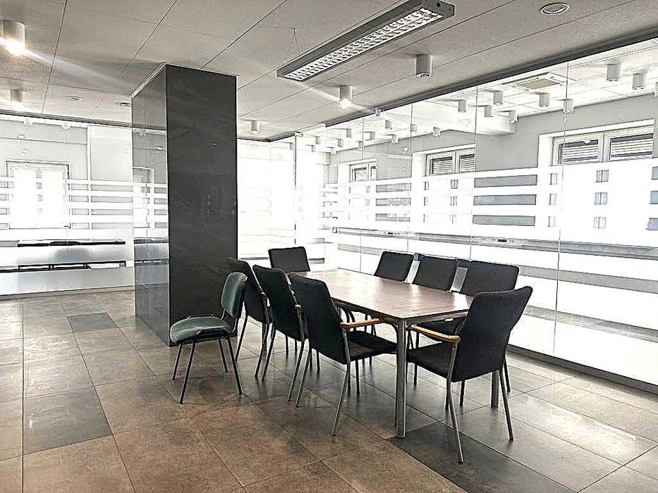 Lokal biurowo- usługowy Parter dwa wejścia