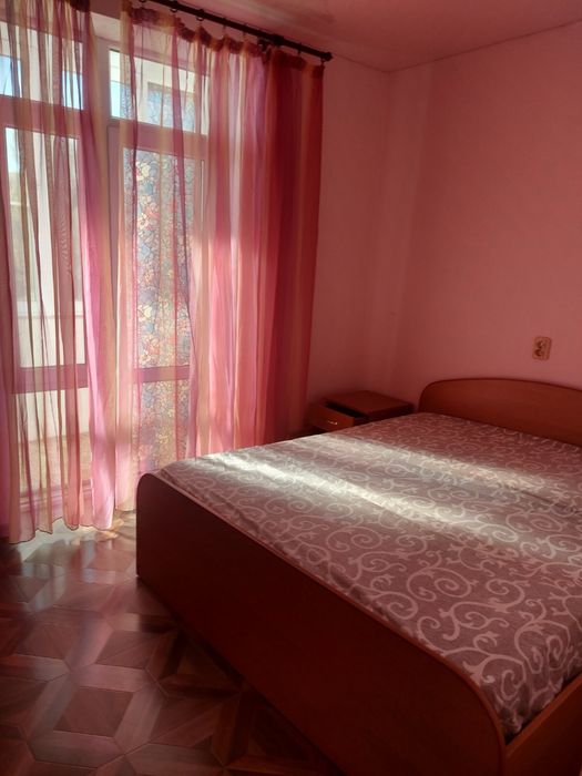 Сдается просторная уютная 2--ух комн. квартира на Парковой