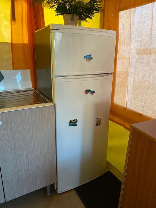 Vendo Frigorífico pequeno bom para cozinha exterior ou campismo