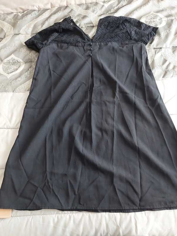 Vestido preto com renda