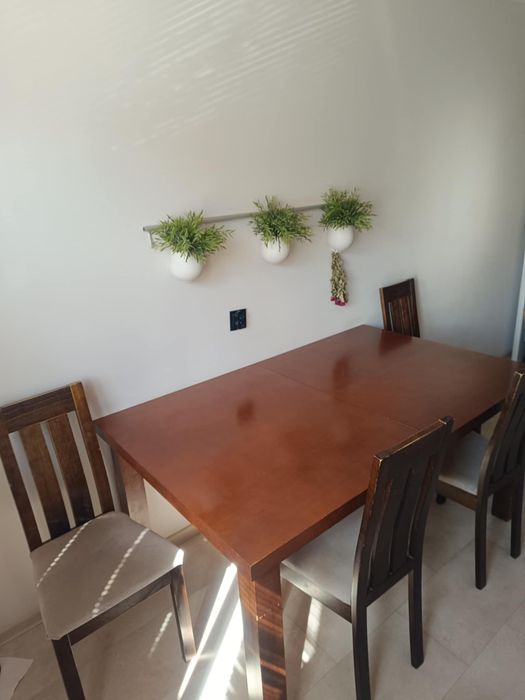 Stół drewniany z 4 krzesłami