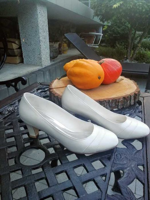 Buty ślubne rozmiar 40 marki JJ House Bardzo wygodne :)