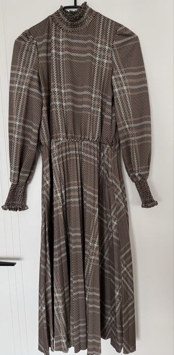 Sukienka jesienna plisowana na pasek