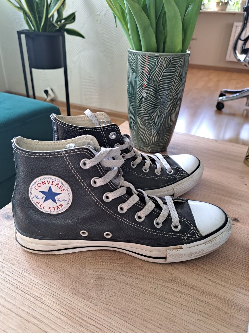 Czarne skórzane trampki Converse