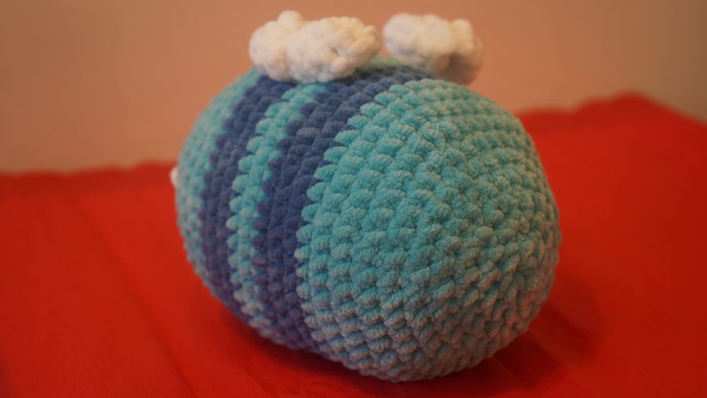 Pszczółka Amigurumi szydełko handmade pluszak pszczoła