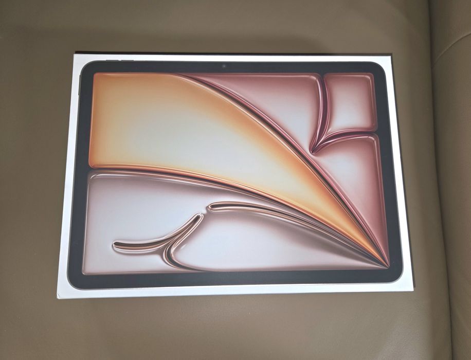 iPad Air 11 M3 128GB WiFi, повний комплект + чохол, 28 циклів