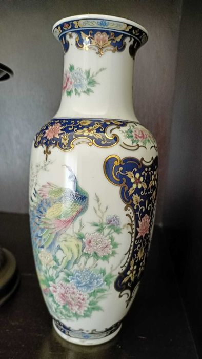 Loiças finas de porcelana dourada de valor incalculável