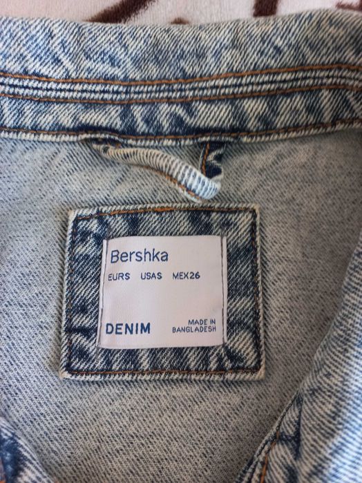 Джинсова жіноча куртка Bershka