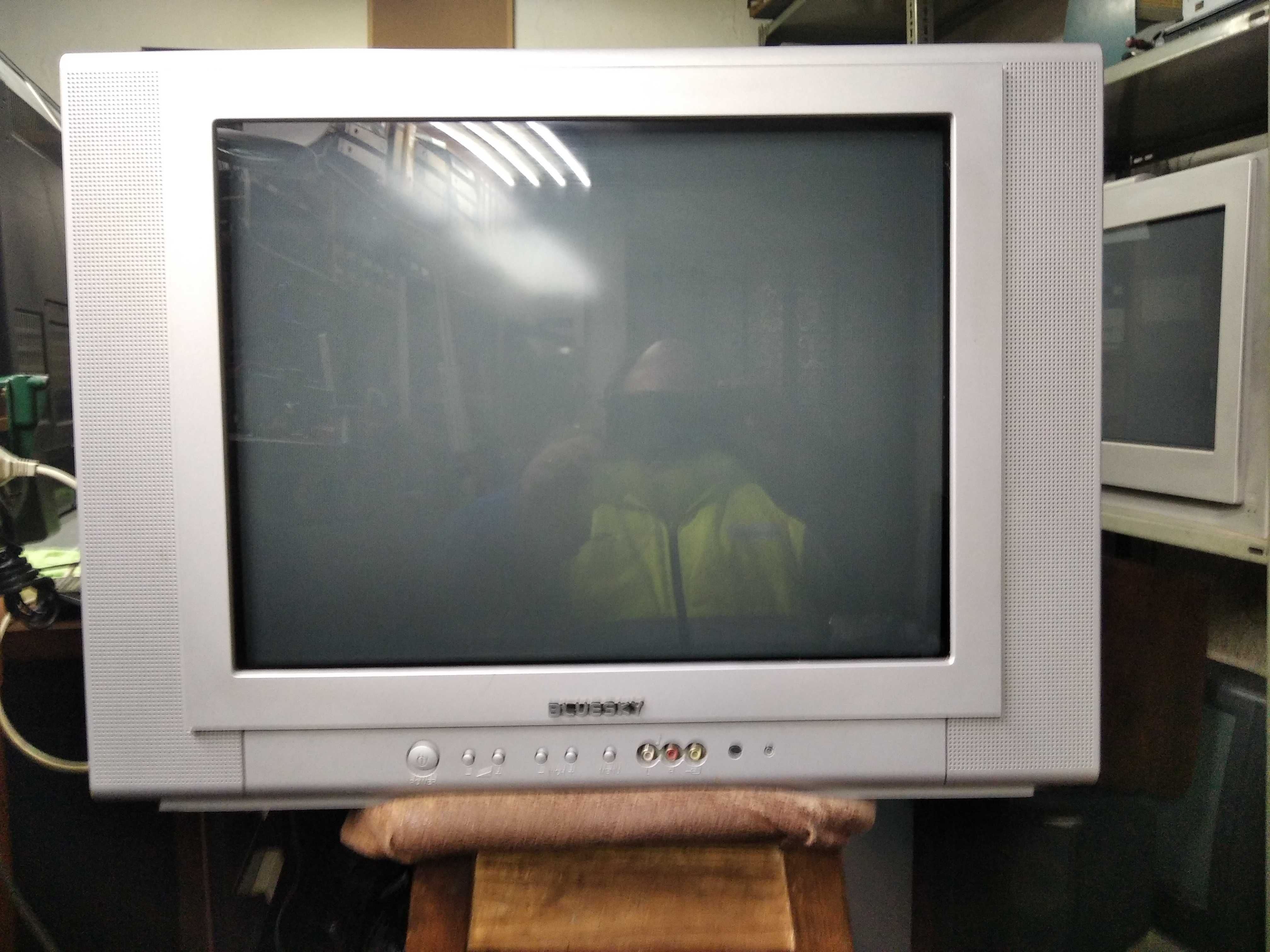 TV CRT Blue Sky Modelo BF56 11AK30