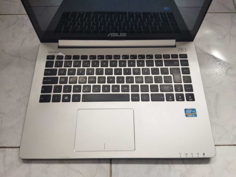 Portátil ASUS Modelo S400C
