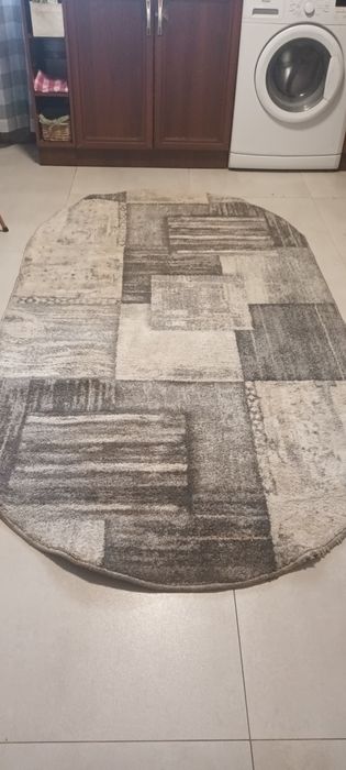 Dwa dywaniki kolor szarobialy