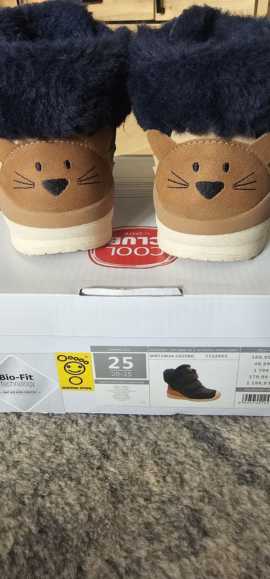 Buty chłopięce rozmiar 25, granatowe. SMYK