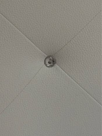 Cama de casal com cabeceira estofada