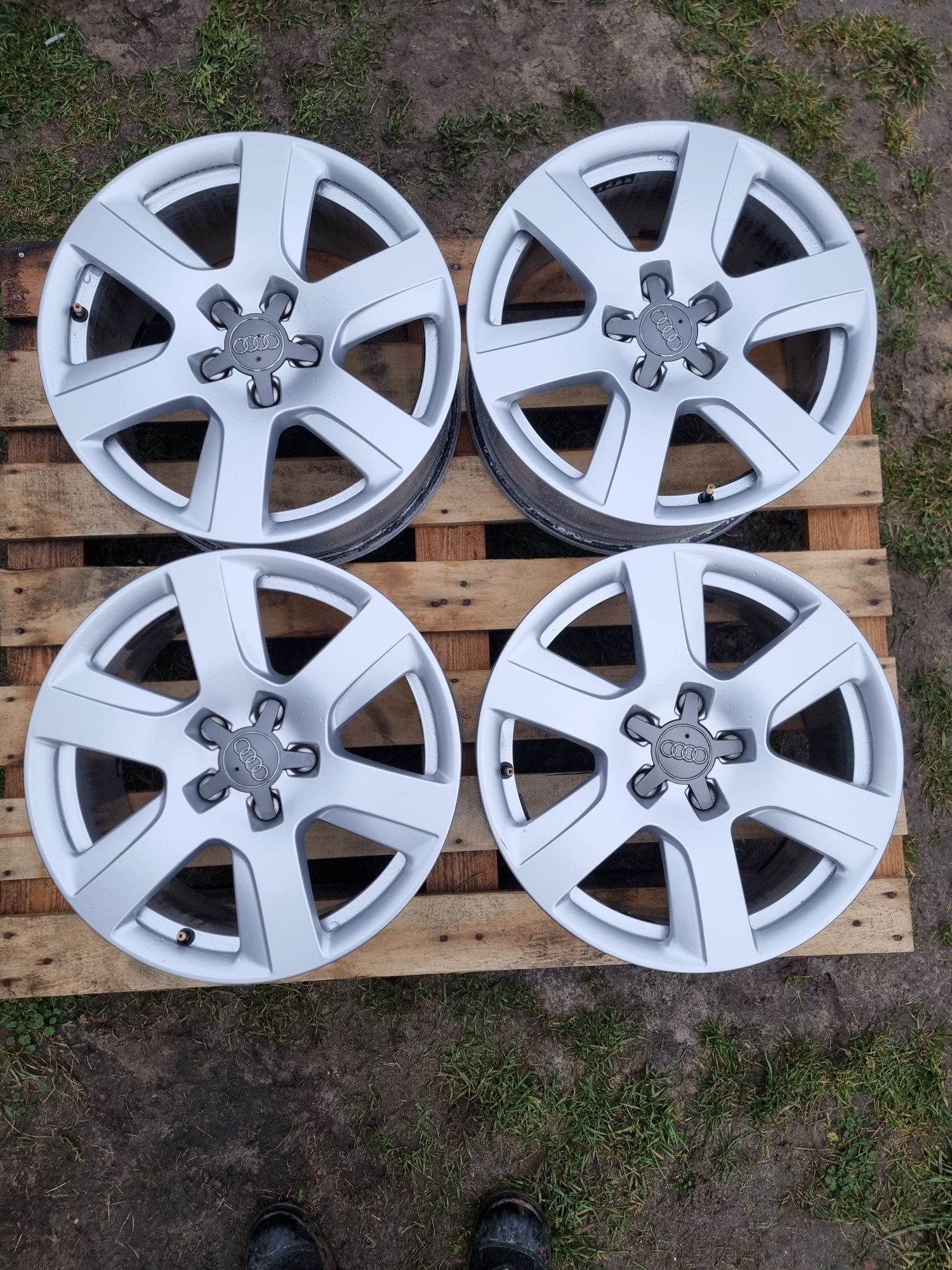 4× Felgi aluminiowe Audi 7.5" x 17" 5x112 ET 37