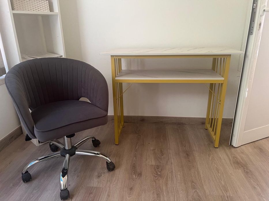 Cadeira + mesa de Manicure