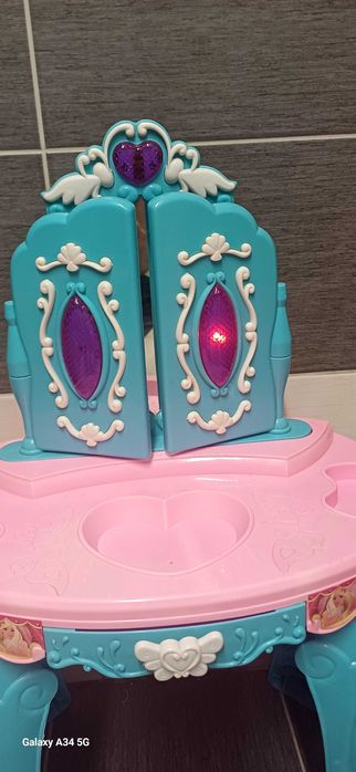 Toaletka dla dziewczynki.