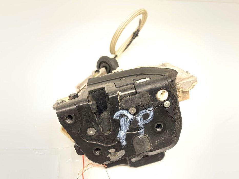 ZAMEK DRZWI PRAWY PRZÓD - 76.00 PLN - AUDI A6 C6 (4F2) 2004 - 2011 2.4 130 kW [177 KM] benzyna 2004