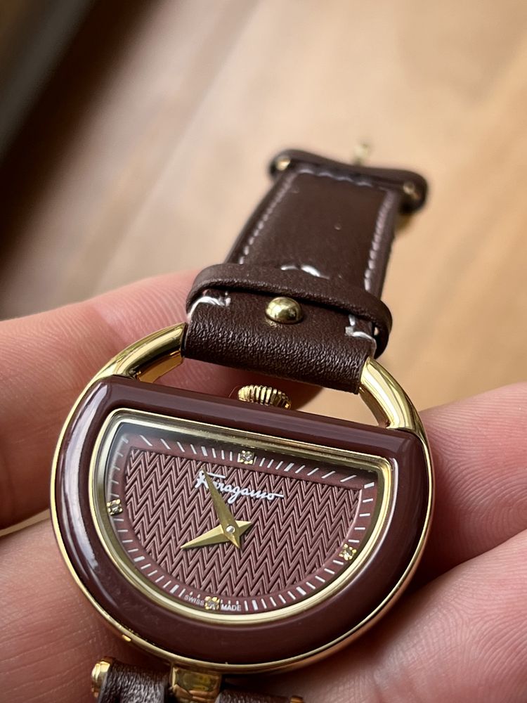 наручний жіночий годинник SALVATORE FERRAGAMO Buckle