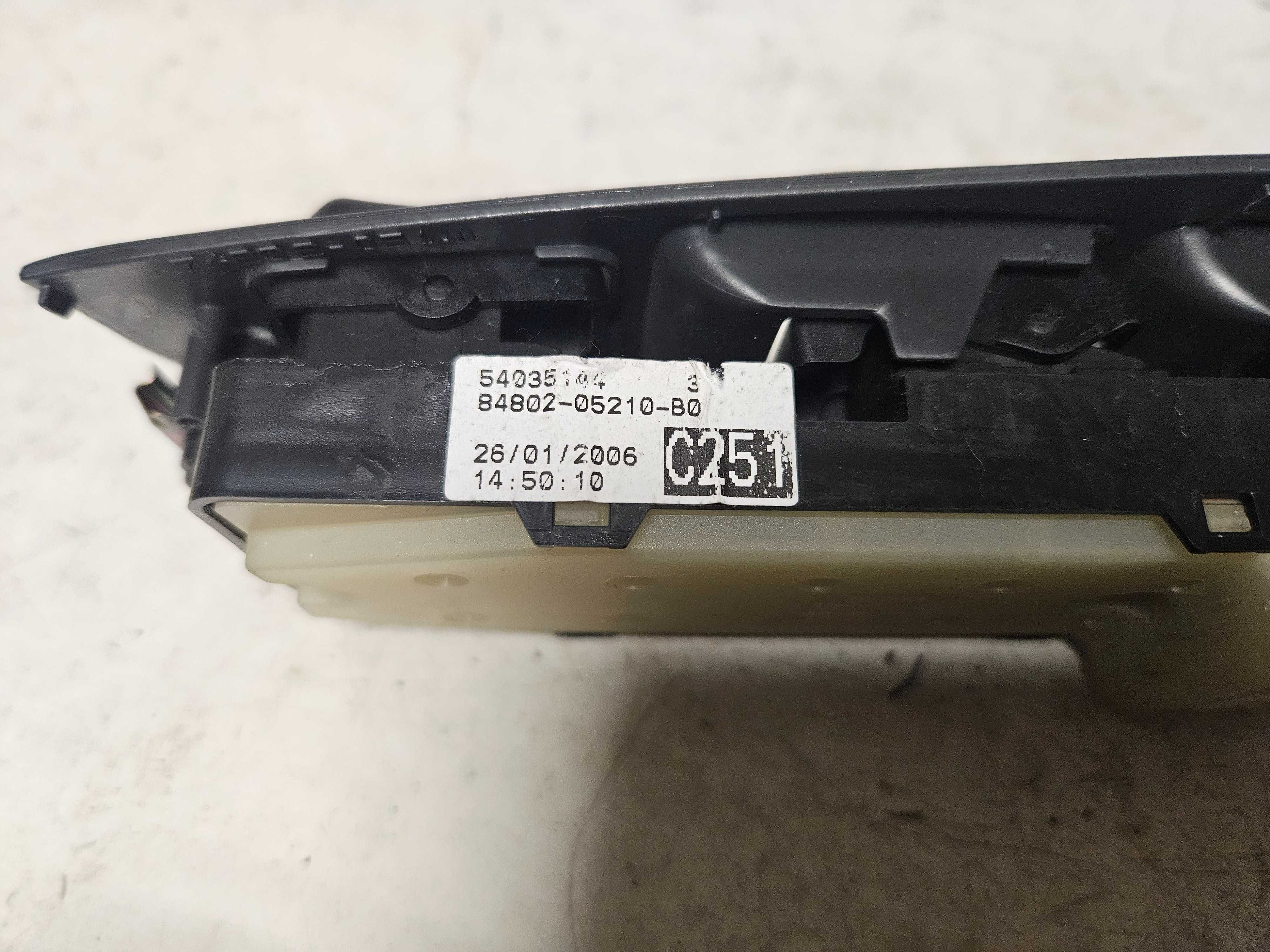 Toyota Avensis T25 Przełącznik Szyb Lewy 848,02-052,10-B0 EUROPA