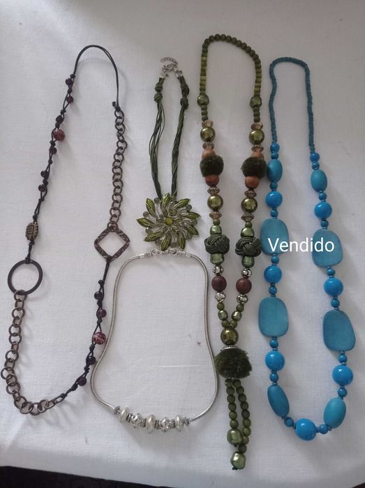 Bijuterias: colares, anéis, pulseiras lindas