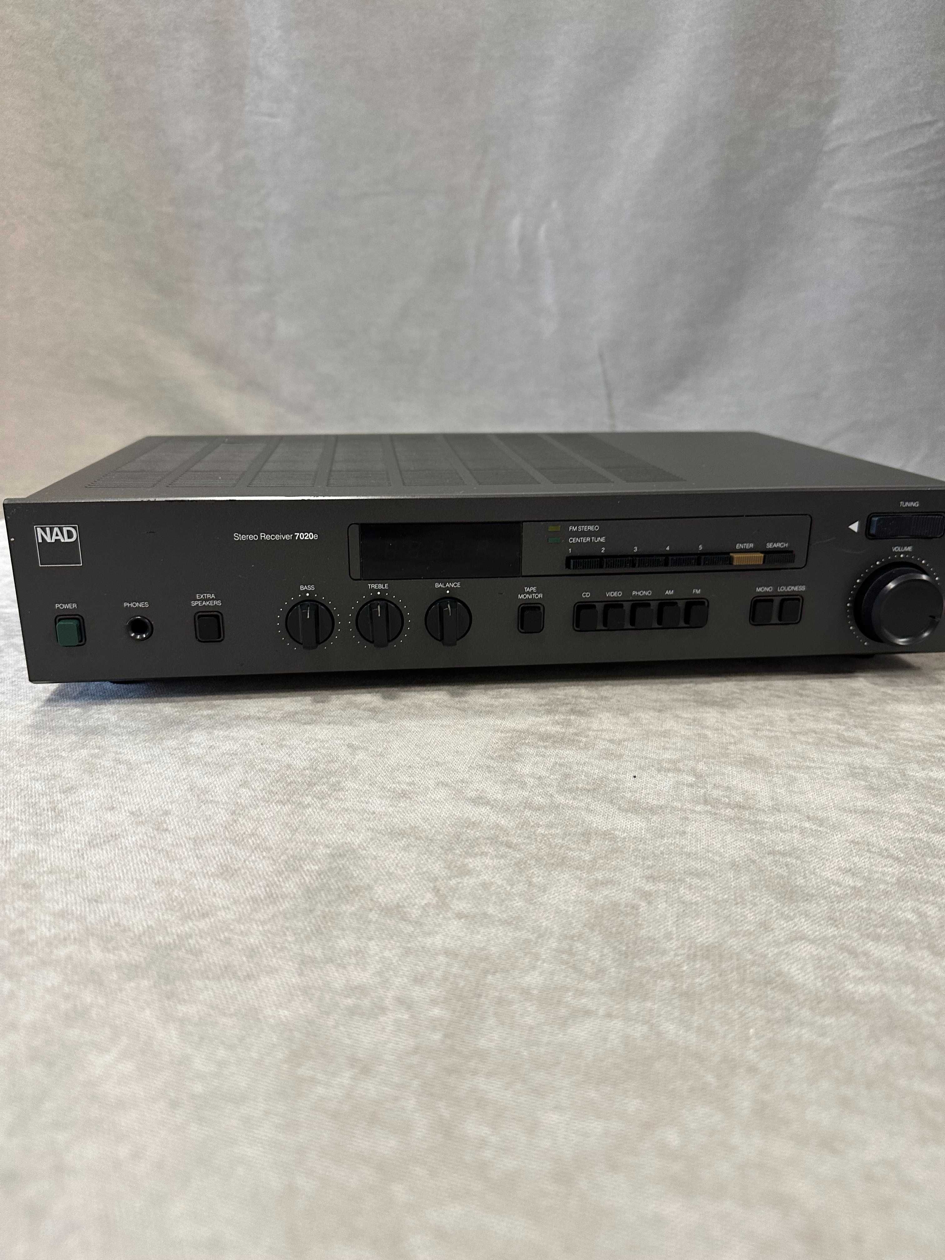 Wzmacniacz Stereo NAD 7020 E