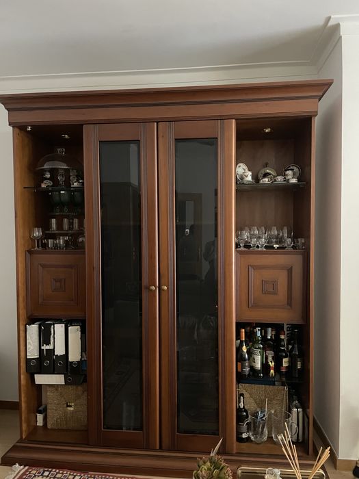Móvel vitrine + espaço para tv ( cerejeira Luis Filipe)