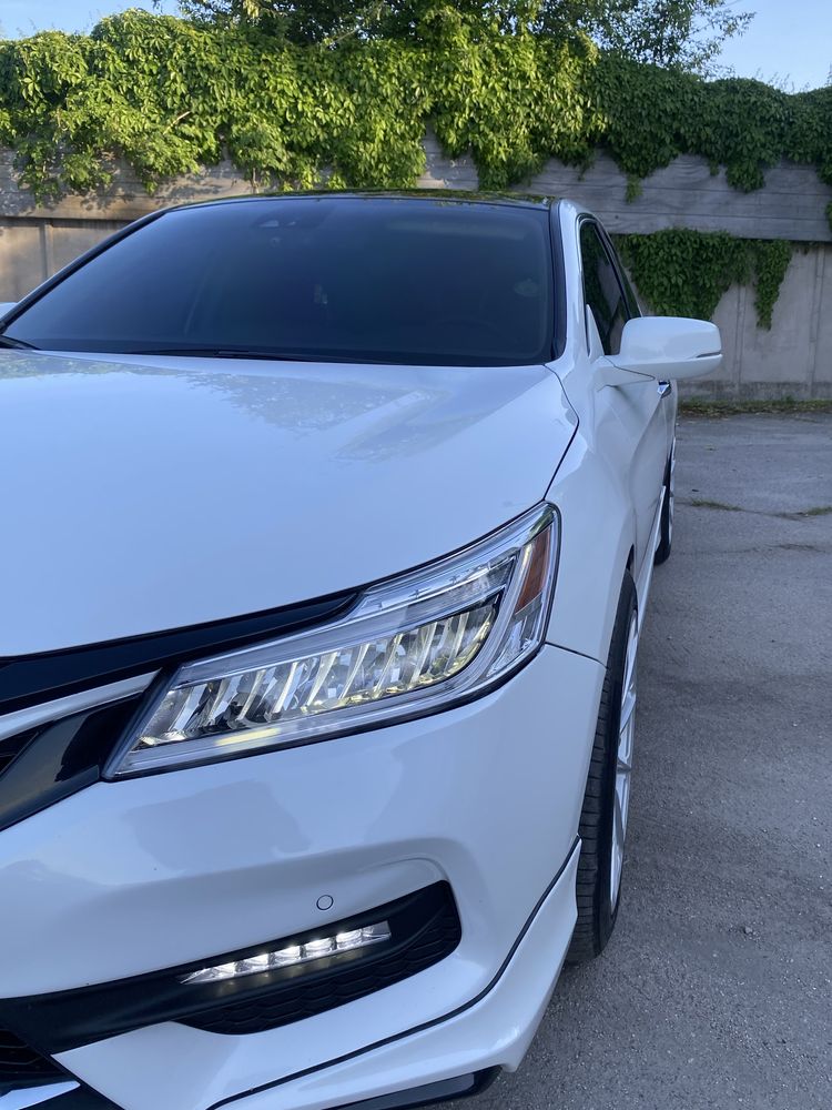 Продам Honda acord 2017 обєм 3.5 максимальна комплектакція