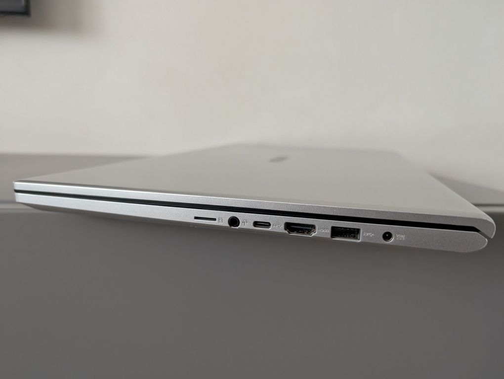 Ноутбук 17.3" Asus VivoBook X712J  i7-1065G7 / 16 GB DDR4 / 512 GB SSD