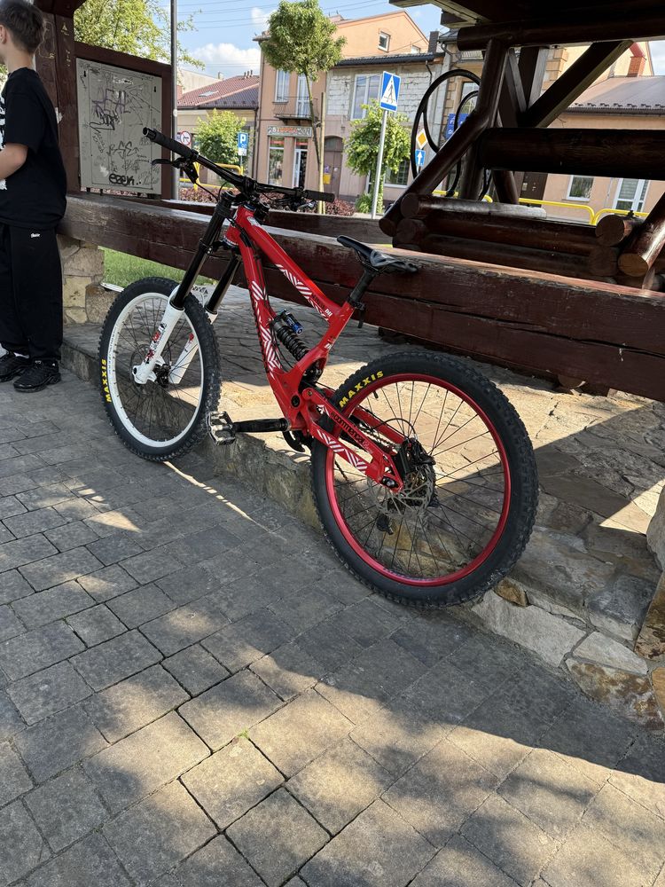 Rower zjazdowy commencal