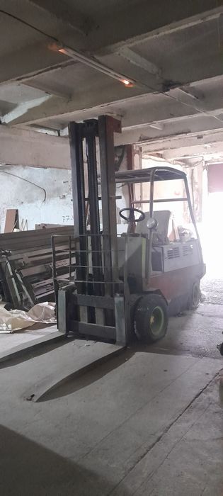 Розпродаж слюсарного обладнання. Чесальні машини. Погрузчик.