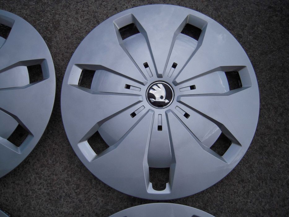 Kołpaki z logo SKODA 16 cali Fabia Karoq Octavia Superb Yeti 4 szt