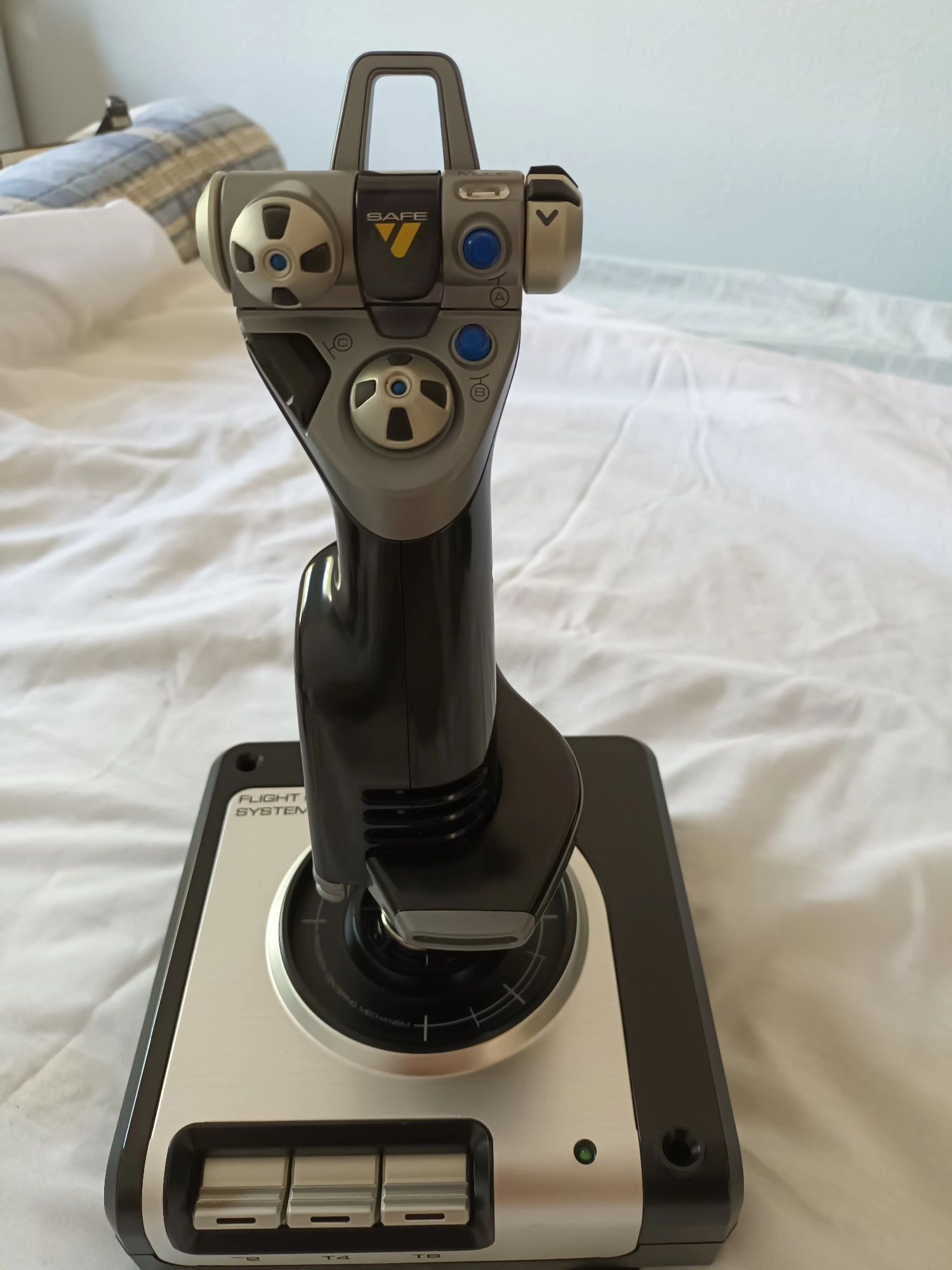 Sistema de controlo de vôo Saitek X52