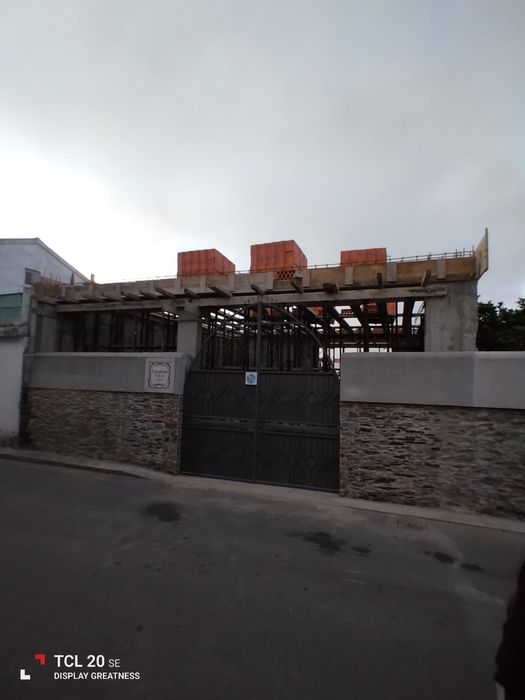 Portão em Ferro Metalizado Pintado de Cinza Escuro - 600€