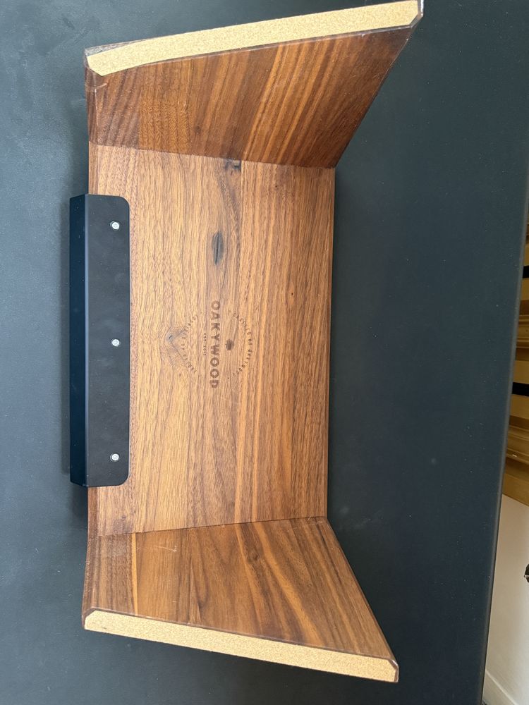 Podstawka pod laptopa OKAYWOOD, z drzewa orzechowego
