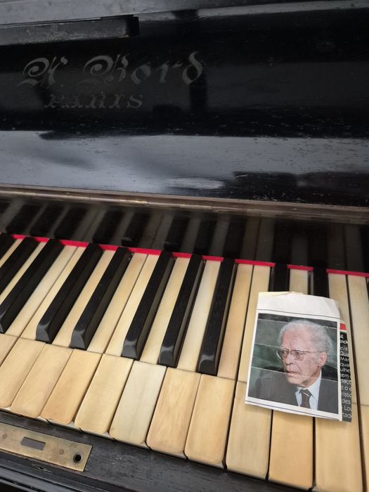 Piano Antigo com história