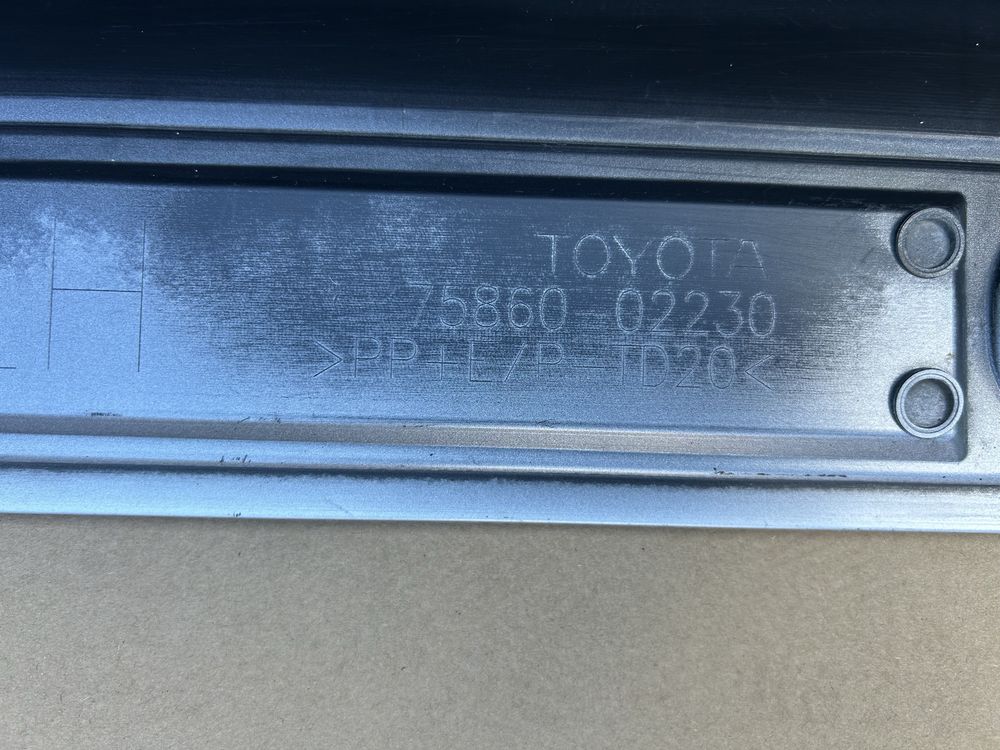 Toyota corolla E21 накладка порога L от 19-23год 75860-02230