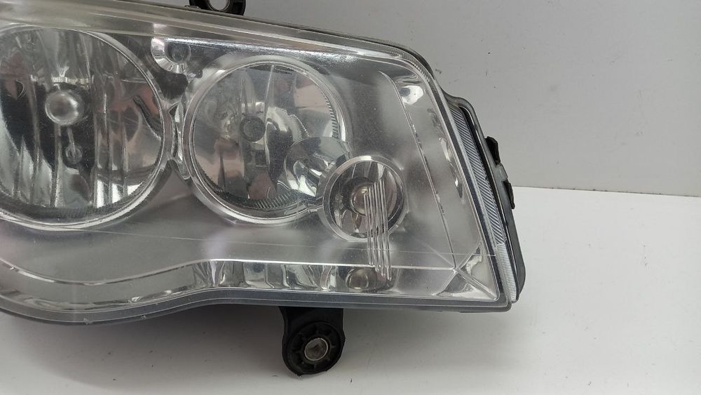 Фара правая Chrysler Voyager 2008-2012 05113340AD
