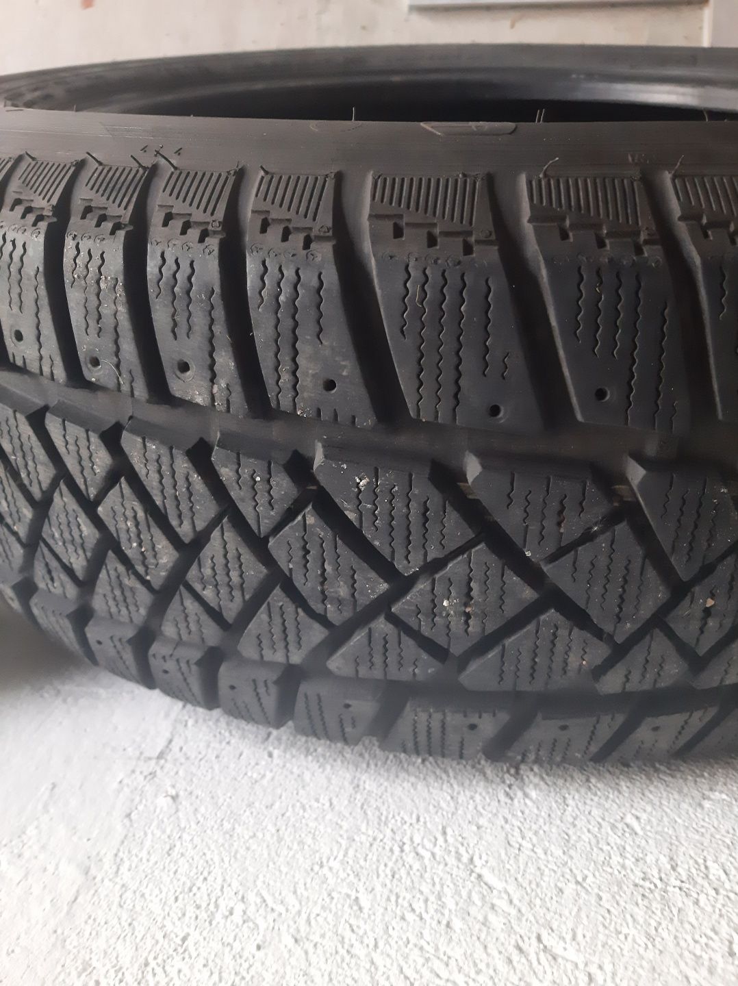 Opony zimowe 215/60R17C, zestaw 4 sztuk.