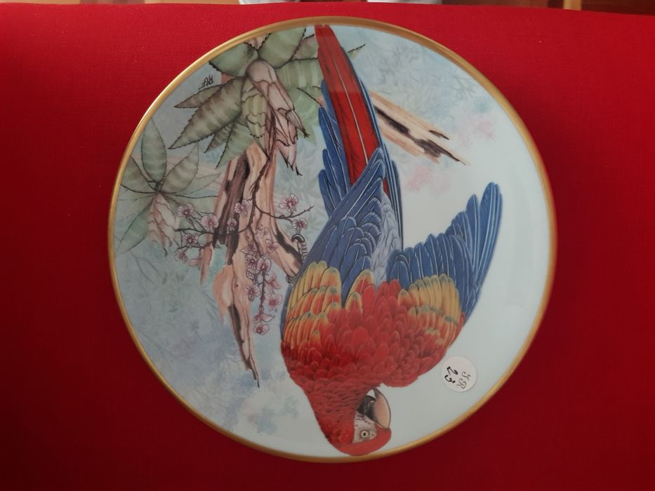 Vende-se pratos colecionáveis