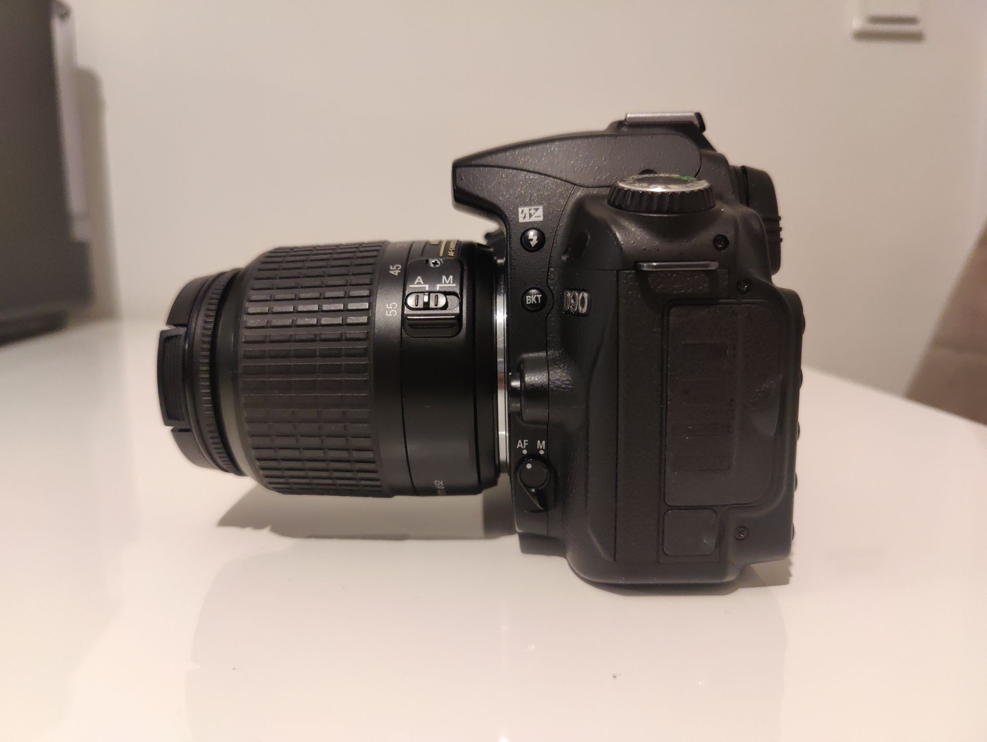 Nikon D90 com lente 18-55